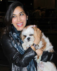 Sophie Choudry at Mumbai airport