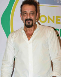 Sanjay Dutt visits Tata Memorial Hospital