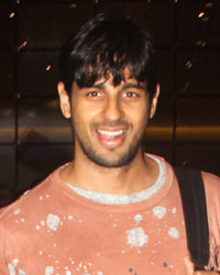 Siddharth Malhotra snapped at airport