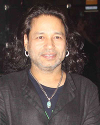 Kailash Kher snapped t airport