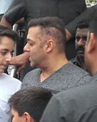 Salman Khan host special screening for children at PVR, Juhu