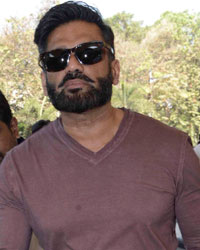 Sunil Shetty at Domestic Airport