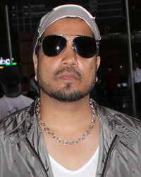 Mika Singh snapped at airport