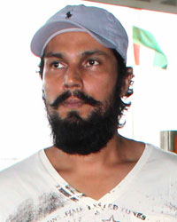 Randeep Hooda snapped at airport