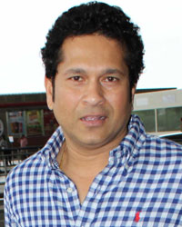 Sachin Tendulkar snapped at airport