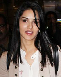 Sunny Leone with her husband snapped at airport