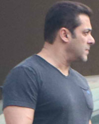 Salman Khan and Iulia Vantur spotted at Arpita's house at Bandra