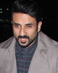 Vir Das spotted at mumbai airport