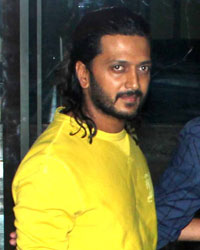 Ritesh Deshmukh, Bunty Walia arrives to meet Sanjay Dutt at his residence