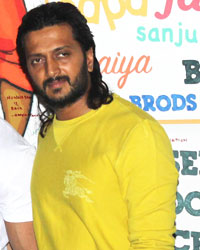 Ritesh Deshmukh, Bunty Walia arrives to meet Sanjay Dutt at his residence