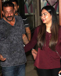 Abhishek Bachchan and other bollywood celebs meet Sanjay Dutt at his residence