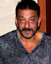 Abhishek Bachchan and other bollywood celebs meet Sanjay Dutt at his residence