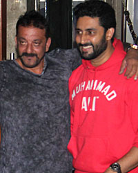 Abhishek Bachchan and other bollywood celebs meet Sanjay Dutt at his residence