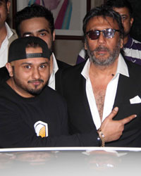 Honey Singh, Jackie Shroff meet Sanjay Dutt at his residence