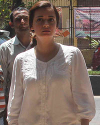 Diya Mirza during the funeral of Maherahh Hashmi, Emraan Hashmi's mother, in Mumbai