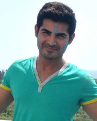 Omkar Kapoor celebrates Holi with media