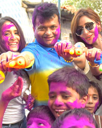 Vivek Mishra, Shweta Khanduri, Aneel Murarka Shagun Gupta and Mitali Nag celebrated Holi with underprivileged children