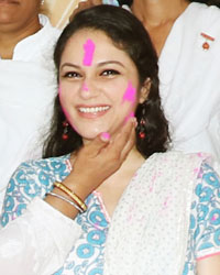 Gracy Singh celebrated holi with Brahmakumaris