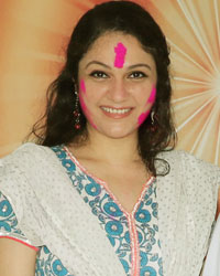 Gracy Singh celebrated holi with Brahmakumaris