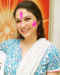 Gracy Singh celebrated holi with Brahmakumaris