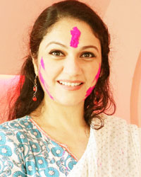 Gracy Singh celebrated holi with Brahmakumaris