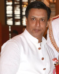 President Pranab Mukherjee presents the Padma Shri Award to filmmaker Madhur Bhandarkar, at a Civil Investiture Ceremony organised at Rashtrapati Bhavan