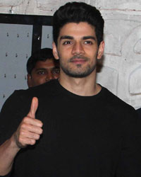 Sooraj Pancholi along with a Female Friend Snapped at Bandra