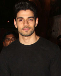 Sooraj Pancholi along with a Female Friend Snapped at Bandra