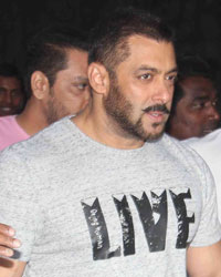 Salman Khan Snapped at Andheri