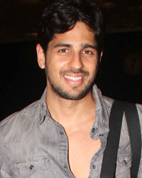 Sidharth Malhotra spotted at Mumbai International Airport