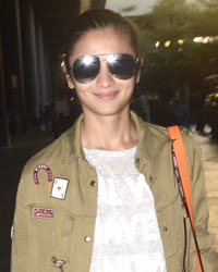 Alia Bhatt at Mumbai International Airport