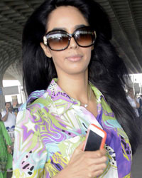 Mallika Sherawat at airport