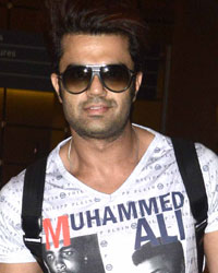 Manish Paul at Mumbai Airport