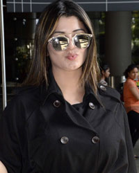 Kainaat Arora at Mumbai Airport