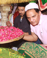 Emraan Hashmi and Mohammad Azharuddin at 'Nizamuddin Dargah' to seek blessings for 'Azhar'