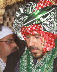 Emraan Hashmi and Mohammad Azharuddin at 'Nizamuddin Dargah' to seek blessings for 'Azhar'