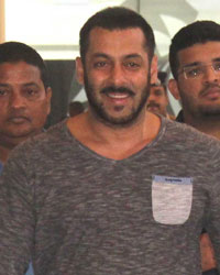 Ritesh Deshmukh and Salman Khan Snapped at Domestic Airport