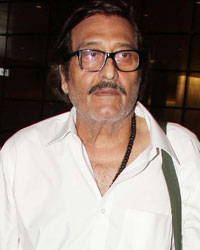 Vinod Khanna at airport