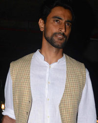 Kunal Kapoor snapped at airport