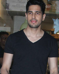 Siddharth Malhotra snapped at Kitchen Garden, Bandra