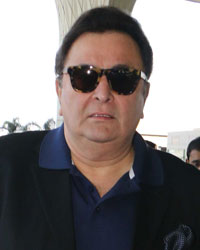 Rishi Kapoor snapped at airport