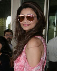 Daisy Shah snapped a airport