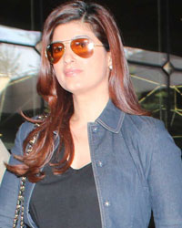 Twinkle Khanna and Akshay Kumar with their daughter snapped at airport