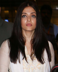 Aishwarya Rai Bachchan with her daughter and mother snapped at airport