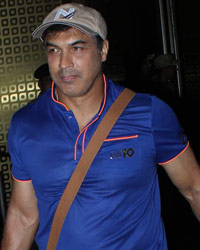 Robin Singh snapped at airport