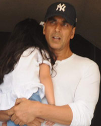 Twuikle Khanna and Akshay Kumar with their daughter Nitara