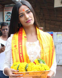 Poonam Pandey snapped at Siddhivinayak Temple