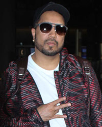 Mika Singh at Airport