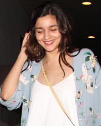 Alia Bhatt snapped at Bandra