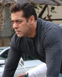 Salman Khan Riding Cycle On The Streets Of Bandra